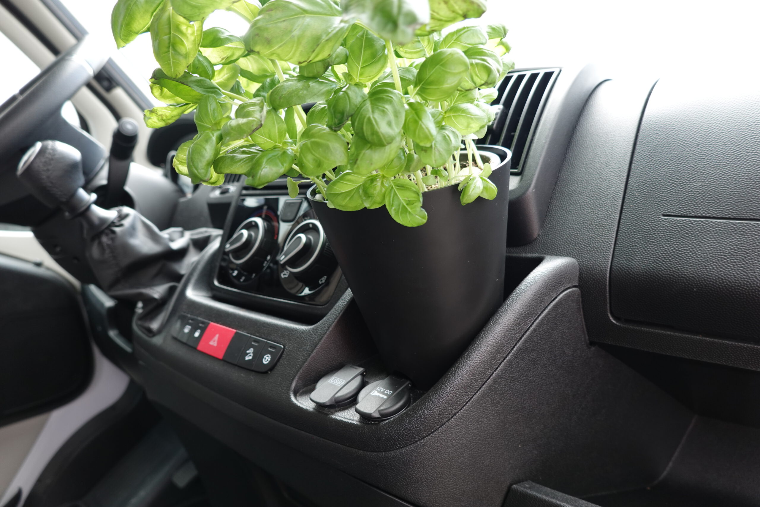 camperflower-cockpit-gadget-pflanzenhalter-fiat-ducato image 1