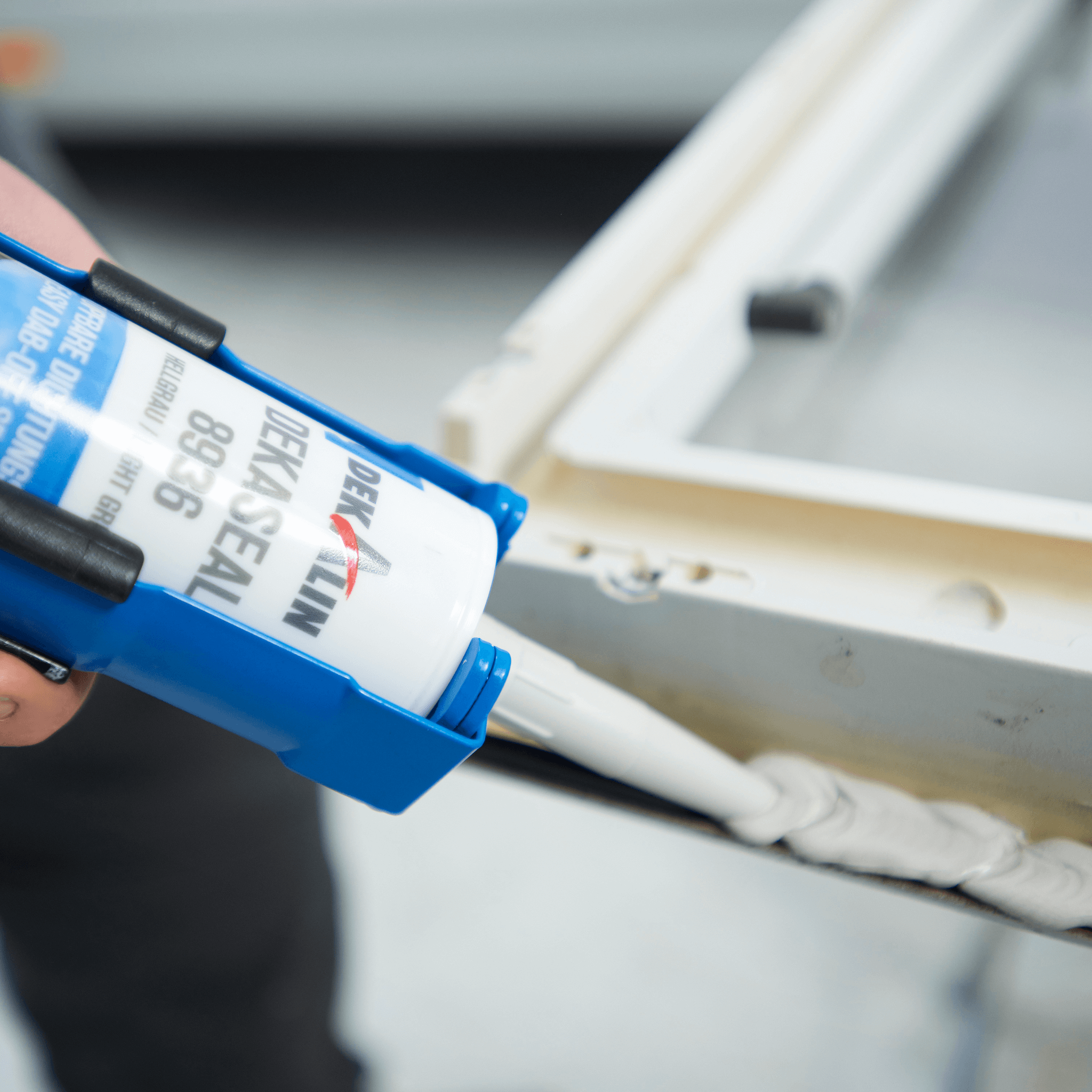 dekalin-dekaseal-8936-dichtstoff-anthrazit image 3